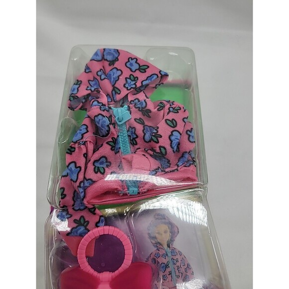 Barbie Extra Pet & Fashion Pack with Pet Lamb Fashion Pieces And Accessories - Picture 15 of 16